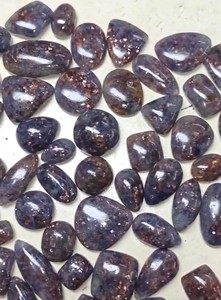 ขายส่งหินไอโอไลต์ซันสโตนธรรมชาติขัดเงาสำหรับตกแต่งบ้าน ของขวัญ ของสะสมคริสตัล และงานออกแบบตกแต่งภายใน - Product Image 6