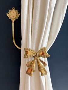 Crochet de rideau élégant en forme de nœud, idéal pour la décoration de chambres, de salles d'hôtes et d'espaces événementiels, organisateur décoratif pratique en provenance d'Inde - Product Image 6