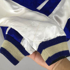 Chaqueta Sukajan de Moda Urbana con Acabado Satinado Suave y Bordado Artístico para un Look Elegante - Product Image 6