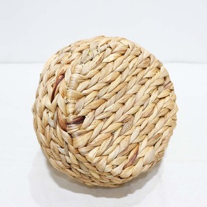 Cesta de Almacenamiento Rústica Hecha a Mano con Jacinto de Agua para Organización del Hogar y Empaque de Regalos - Product Image 4