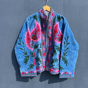 Chaqueta de Terciopelo con Bordado Floral para Mujer, Cuello Mandarín, Manga Larga, Estilo Prairie Chic, Abrigo de Primavera con Patrón Decorativo Hecho a Mano - Product Image 4