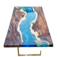Tables à manger en bois massif avec bordure naturelle, tables en résine époxy, tables en bois massif sur mesure, dessus de table en bois massif et résine époxy