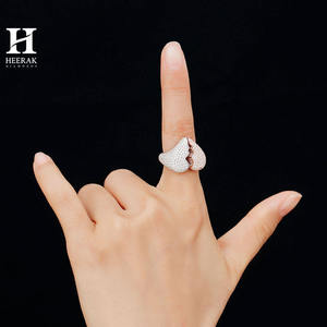 Anillo de Oro 14K Personalizado de Hip Hop con Corazón Roto, Anillo de Hombre con Diamantes Cultivados en Laboratorio, Anillo de Huesca con Micro Pavé de Moissanita Grande - Product Image 2