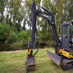 Mini-excavatrice John Deere abordable avec broyeur conçu pour les projets de construction, d'agriculture et d'aménagement paysager - Product Image 2