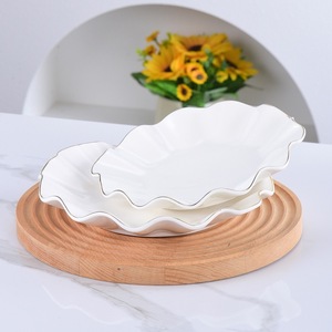 Services de table en céramique européenne blanche brillante à bord doré pour hôtels et restaurants - Durables, compatibles lave-vaisselle, plusieurs configurations - Product Image 2