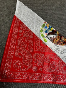 Pañuelo Triangular de Poliéster con Estampado del Calendario Azteca, Accesorio para Disfraces de Baile y Festivales - Product Image 2