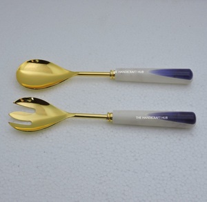 Servidor de ensalada decorativo con diseño único hecho a mano, mango de resina dorada, material de seguridad de alta calidad, tenedor para ensalada - Product Image 4