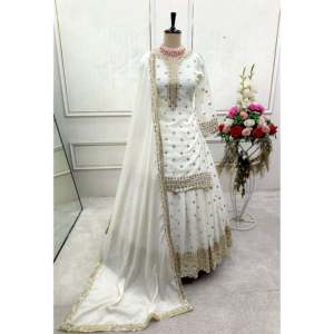 Hermosa Top-Lehenga y Dupatta con Secuencia de bordado Trabajo Ropa regional Premium - Product Image 1