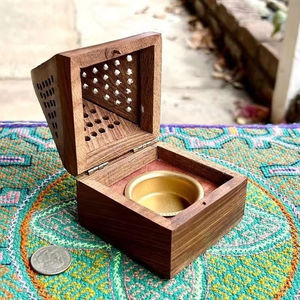 Quemador de Bakhoor de Madera Natural Ecológico con Diseño Decorativo Tallado y Copa de Incienso de Metal para Uso en Salas de Oración y Aromaterapia - Product Image 5