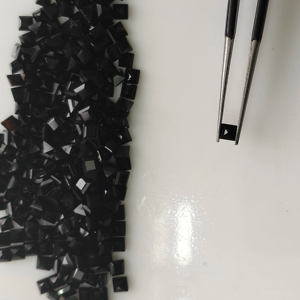 Onyx noir naturel 3 mm, taille carrée, qualité supérieure, pierres précieuses en vrac certifiées Red Mountain Gems pour la fabrication de bijoux - Product Image 1