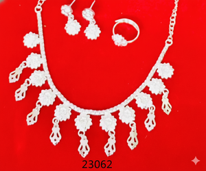 Nouveauté MOLL JEWELLERS : Parure florale plaquée or 24 carats style indien, avec zircon, pour femme, idéale pour fiançailles, mariage ou comme cadeau. - Product Image 1