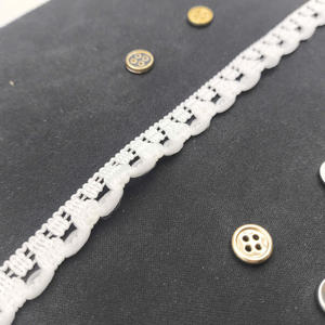 Cinta de Encaje a Rayas Ecológica de Poliéster 100% de 1.3cm de Ancho, Nueva, de la Marca Lace Dog, para Vestidos de Moda y Decoración del Hogar - Product Image 1