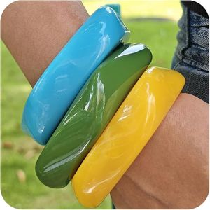 Brazalete de acrílico de color sólido con acabado liso, brazalete de resina para mujer, joyería de moda, accesorio para el brazo, ancho y circular. - Product Image 5