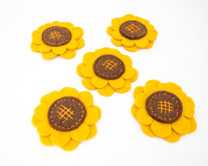 Ancla de Fieltro y Lana Cosida a Mano con Diseño de Naufragio Pirata para Niños, Comercio Justo y Hecho a Mano - Product Image 1