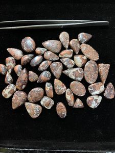 Mélange de dolomite de cuivre naturel, formes cabochon ovales et coussin - Product Image 3