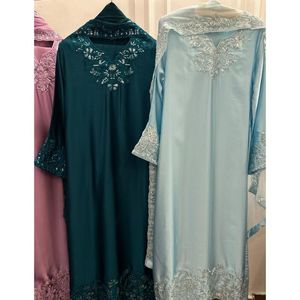 Ensemble Kaftan 3 Pièces en Soie Russe Style Designer pour Femme avec Chemise Brodée de Paillettes, Dupatta en Chikankari Travaillé et Assorti - Product Image 2