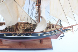Maqueta de Barco de Plataforma Tall Ship Cutty Sark Hecha a Mano - Réplica a Escala del Barco Británico Tea Clipper con Acabado Natural para Decoración de Hogar u Oficina - Product Image 3