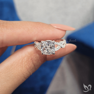 แหวนเพชรทรงคุชชั่น 3 กะรัต ฝังเพชรแบบพาเว่ วงแหวนหมุนได้ แหวนหมั้น รับรองโดย IGI แหวนทองคำขาว 10K - Product Image 5