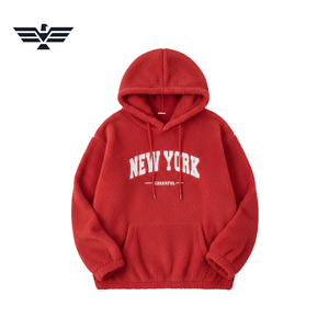 เสื้อฮู้ดดี้ฟลีซโอเวอร์ไซส์ผู้ชาย สีแดง ผ้าพลัฌ มีกระเป๋าจิงโจ้ พิมพ์ลายตัวอักษรนิวยอร์ก ผ้าฝ้าย 100% ระบายอากาศได้ดี พิมพ์ลายด้วยเทคนิคซิลค์สกรีน - Product Image 1