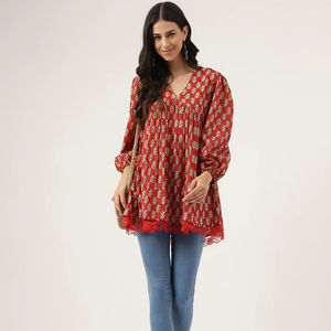 เสื้อทูนิคพิมพ์ลายดอกไม้สีแดงสำหรับผู้หญิง ผ้าฝ้ายแท้ สไตล์เปปลัม เคอร์ตี งานแฮนด์เมด เสื้อผ้าชาติพันธุ์ - Product Image 1