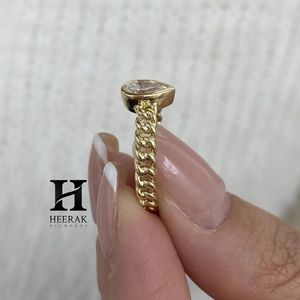 Bague minimaliste en forme de goutte d'eau, solitaire en forme de poire horizontale, chaîne cubaine, cadeau d'anniversaire, bijou raffiné - Product Image 2