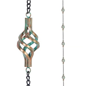 Chaîne de pluie spirale décorative pour l'extérieur de la maison et l'amélioration esthétique du jardin, qui crée un son de brise d'eau douce en provenance d'Inde - Product Image 3