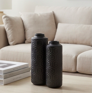 Juego de 2 jarrones de metal negro estilo Art Deco con patrón geométrico hexagonal, centro de mesa moderno, adorno para sala de estar o regalo elegante. - Product Image 4