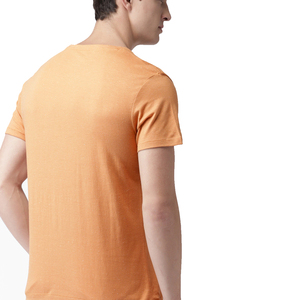 เสื้อยืดคอกลมแขนสั้นสีส้มสำหรับผู้ชาย ทรงปกติ สีพื้น ผ้าโพลีเอสเตอร์/คอตตอนเจอร์ซีย์ ระบายอากาศได้ดี สไตล์ฮิปฮอป ลำลอง - Product Image 3