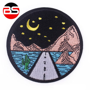 Patch brodé adhésif léger en matériau durable avec bordure Merrow, qualité supérieure, vente chaude - Product Image 1