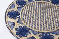 Napperon de table rond artisanal en raphia bleu marine, élégant et rustique, en forme de palmier Iraca, pour la salle à manger