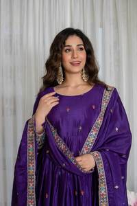 Ramdev Trading Kurta/Kurti pour femme en soie épaisse, style moderne, séchage rapide, pour mariages, fêtes, occasions Diwali, toutes saisons - Product Image 2