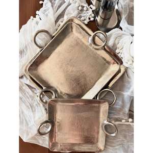 Juego de 2 Bandejas de Servicio de Lujo, Bandejas Decorativas Doradas con Asas, Diseño Moderno, Bandeja de Metal para Hoteles y Restaurantes - Product Image 3