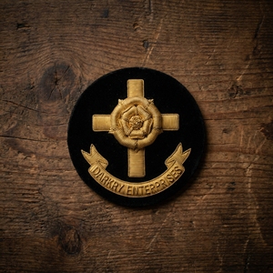 Écusson de blazer maçonnique fait main en velours bleu ciel personnalisé, brodé au fil doré, avec compas et croix, pour insignes de franc-maçonnerie - Product Image 6