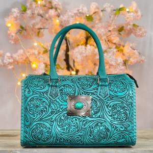 Bolsa de Viaje de Cuero Turquesa de Lujo con Relieve, Cierre de Concho, Cremallera Superior y Asa, para Mujer - Product Image 1