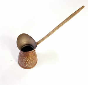 Cafetière turque, grecque, arabe en cuivre et laiton gravé, pour cuisinière, Cezve Ibrik Briki avec poignée en bois - Product Image 1