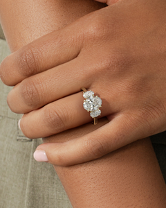 Anillo de Compromiso de Diamantes de Corte Ovalado en Oro Amarillo de 10K/14K/18K para Mujer, con Tres Piedras Cultivadas en Laboratorio, Certificadas por IGI, Estilo Clásico de Lujo - Product Image 2