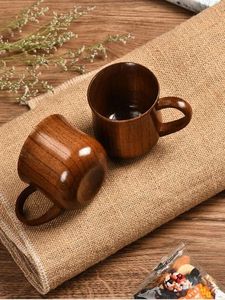 Tasses en bois de luxe modernes, fabriquées à la main à partir de bois dur naturel avec une finition lisse, texture rustique, couleur et logo personnalisables, durables - Product Image 3