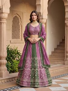 Conjunto de Lehenga Choli Dupatta de Seda Chinon Pura para Mujer, Estilo Tradicional, Largo hasta el Suelo, Corte Regular, Listo para Usar en Fiestas y Bodas Indias - Product Image 5