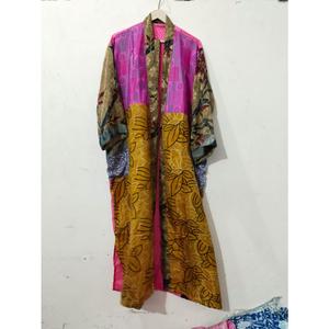Kimono de lujo para verano, ropa de dormir, hecho a mano, patchwork, bata larga, hecho a mano en India, vintage, kimono de sari de seda reciclada. - Product Image 5
