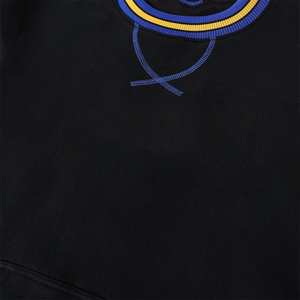 Sweat-shirt à col rond en chenille noire SGRho pour femme, personnalisé avec des lettres grecques brodées, vêtement à col rond noir - Product Image 3