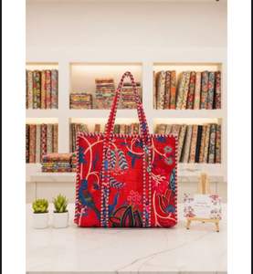 Bolso de Terciopelo Personalizado Reversible Estilo Bohemio Vintage para Mujer Le Souvenirs con Forro de Lona, Cierre de Cremallera y Bolsillos Interiores - Product Image 4