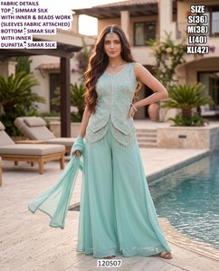 Ensemble de 3 pièces brodé floral respirant de style Bhandhani Emerald Bloom avec hauts courts pour femmes - Product Image 3