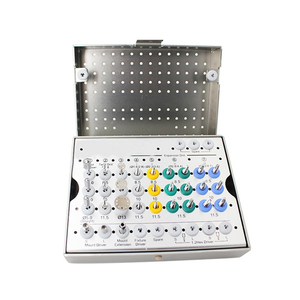 Kit chirurgical pour implants dentaires avec jeu de forets codés par couleur, clé dynamométrique à cliquet, forets osseux et outils de placement d'implants - Product Image 1