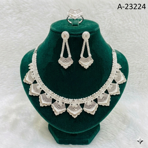 Conjunto de Collar y Pendientes Florales de Circonio Chapado en Oro de 24K, Estilo Indio Moderno, para Mujer, Joyería para Compromiso, Boda o Fiesta - Product Image 4