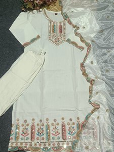 Lanzamiento del nuevo conjunto de ropa de fiesta de diseñador, con top y pantalón de algodón grueso con bordados y dupatta. - Product Image 4