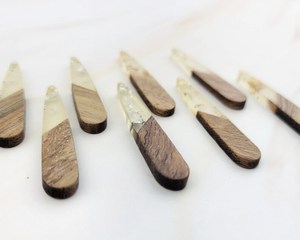 Collar con Colgante de Madera y Resina Hecho a Mano |   Joyería de Resina de Madera Natural, Diseño Personalizado, Regalo para San Valentín - Product Image 3