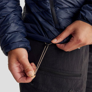 เสื้อแจ็คเก็ตผู้หญิงแบบพองตัวกันลมสำหรับฤดูหนาวปี 2026 ผลิตโดยผู้ผลิตโลโก้ตามสั่ง เสื้อโค้ทแบบพัฟเฟอร์คลาสสิกมีฮู้ดแบบ OEM - Product Image 6