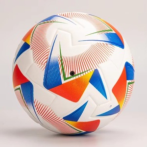 Ballon de football haute durabilité pour terrain gazonné extérieur et séances d'entraînement en salle - Product Image 4
