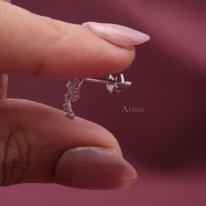 Boucles d'oreilles clous ouvertes en diamant de laboratoire certifié IGI en or blanc/rose et or jaune 9 carats |   Boucles d'oreilles en diamant de créateur modernes - Product Image 3