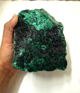 Piedra Preciosa Natural de Berilo en Bruto – Cristal de Berilo Sin Cortar para Joyería, Sanación y Colección de Minerales - Product Image 1